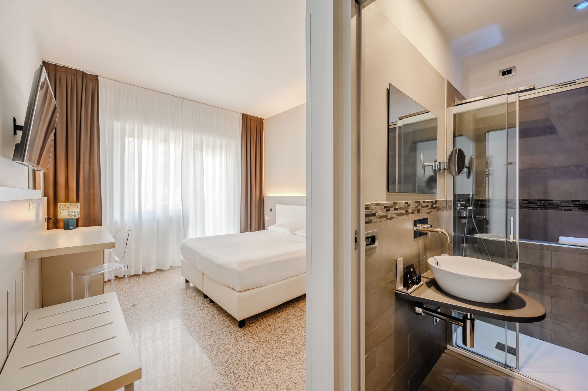 Double Room, Balcony | Minibar, in-room safe, free WiFi
