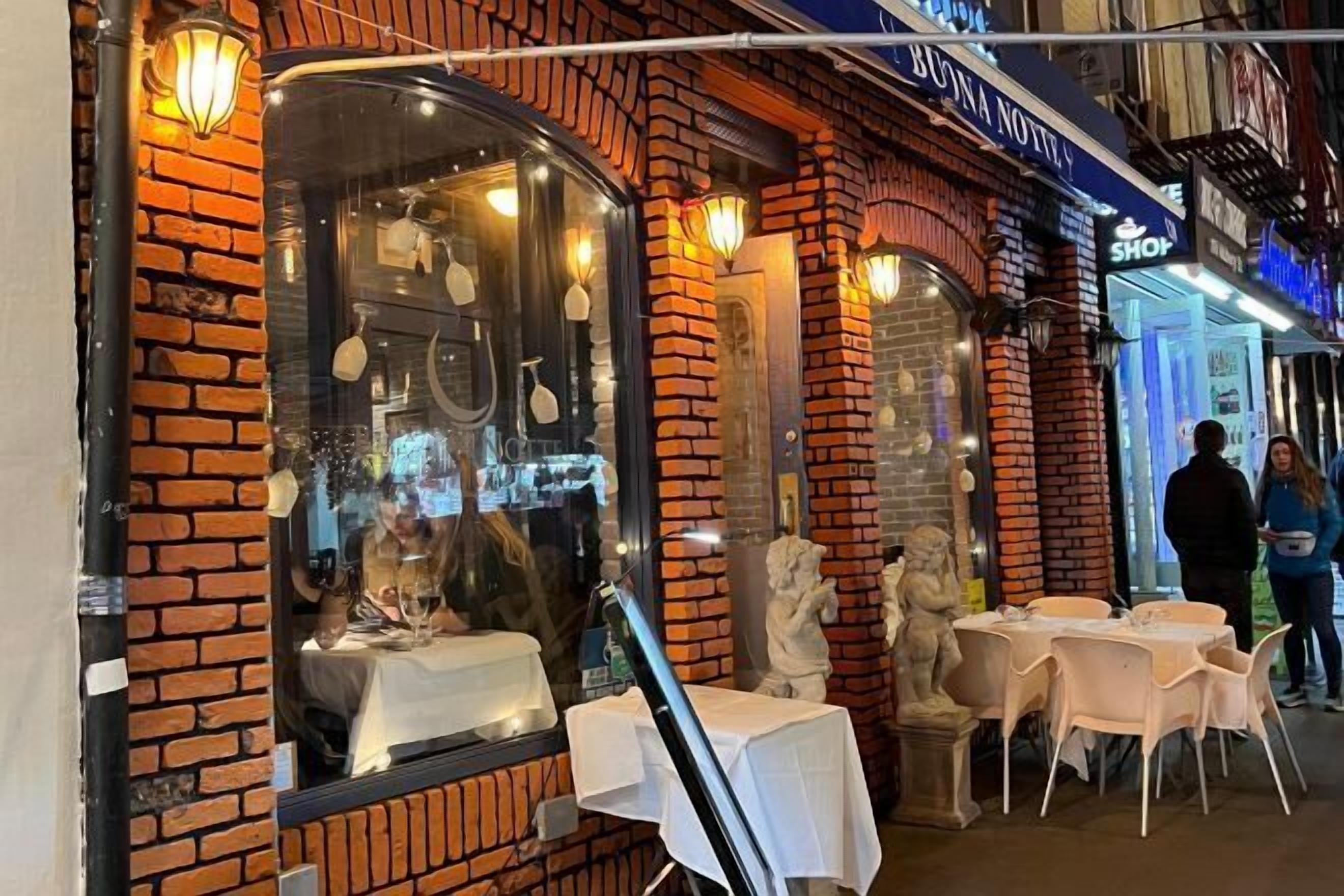 تناول الطعام بالخارج