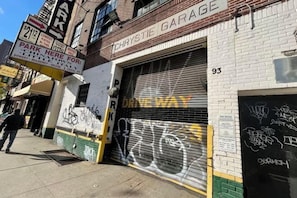 Exterior - Moon Lotus Abode (New York)