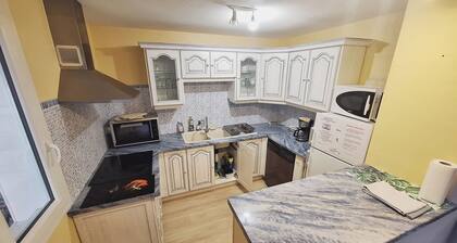 Beautiful apartment 65 M2 + swimming pool 2 steps from the port