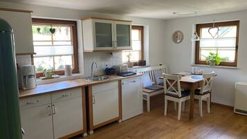Kühlschrank, Ofen, Herdplatte, Geschirrspüler
