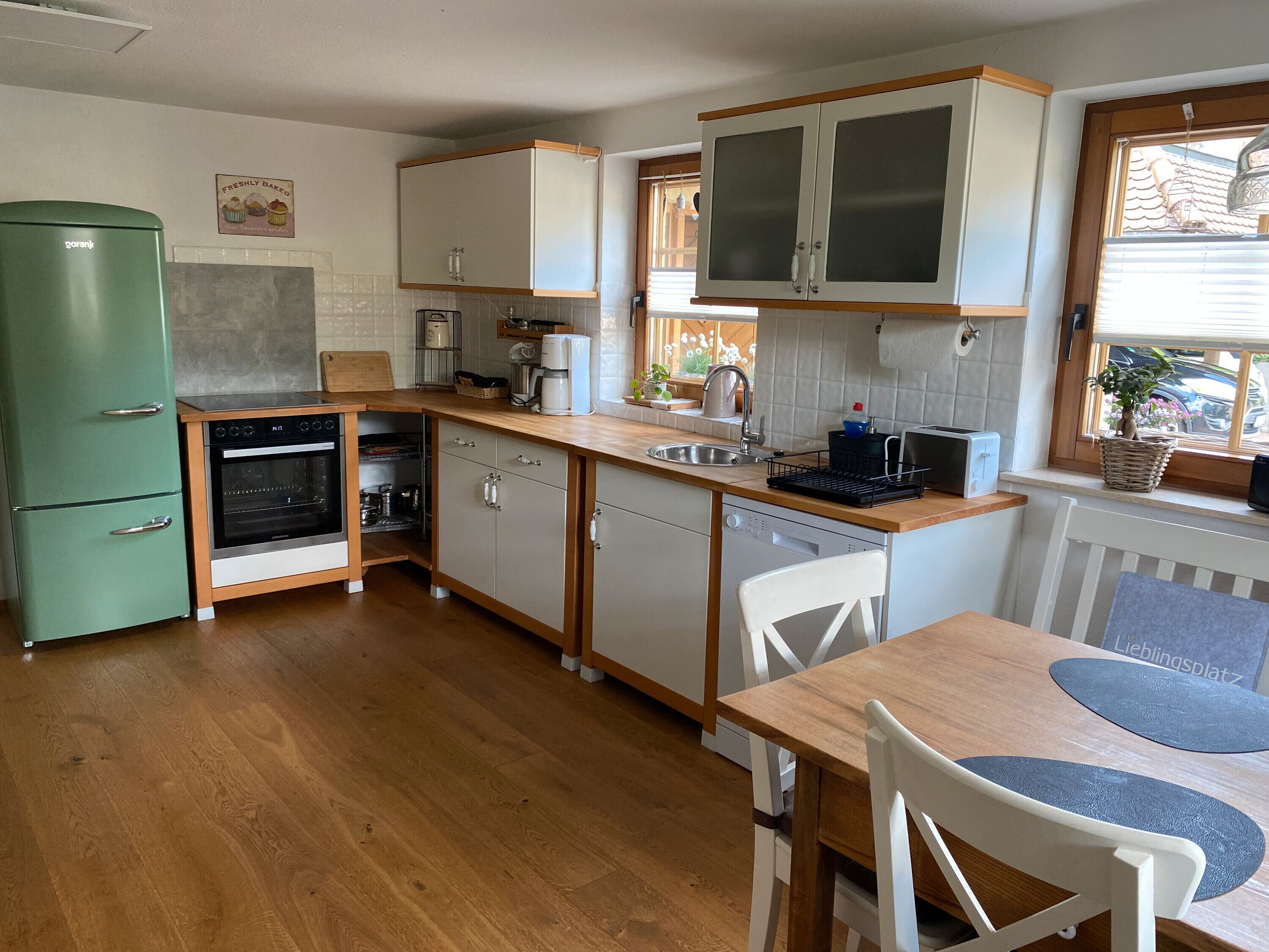 Fridge, oven, stovetop, dishwasher