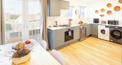 Contractor Home Parking & Garden – Near Avonmouth