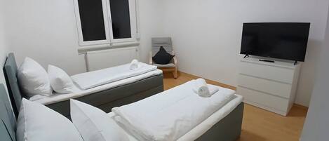 11 Schlafzimmer, Bügeleisen/Bügelbrett, WLAN, Bettwäsche
