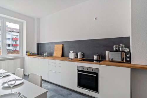 Gesamte Einheit 'Hallerstraße' mit 4 Wohnungen, Balkon und WLAN