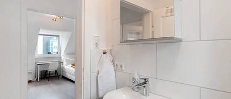 11 Schlafzimmer, Bügeleisen/Bügelbrett, WLAN, Bettwäsche