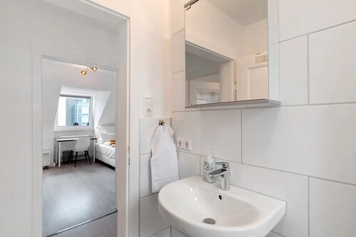 Entire 'Hallerstraße' Unit with 4 Apartments, Balcony and Wi-Fi