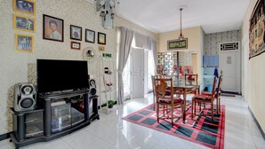 Unclassified image, 3 of 19, button - OYO 94841 Alodia Homestay Family (Kejajar)