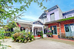 Mặt tiền nơi lưu trú