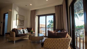 Premier Room, Balcony, Beach View | Living area