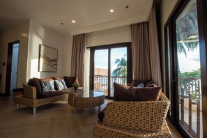 プレミア ルーム バルコニー ビーチビュー | リビング エリア