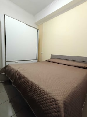 3 chambres, fer et planche à repasser, Wi-Fi gratuit, draps fournis