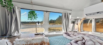 Running Buck Airstream 1 - Hot Tub & 5 Min to Main