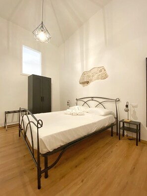 1 bedroom, desk, iron/ironing board, WiFi - Borgo Sant' Angelo exclusive house Room 1 (Conversano)