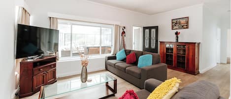 House, 3 Bedrooms, Non Smoking, Patio | Living area