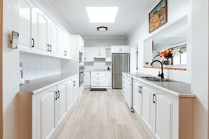 House, 3 Bedrooms, Non Smoking, Patio | Private kitchen