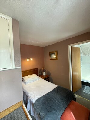 Double Room | Desk, laptop workspace, free WiFi