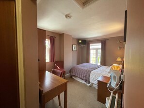 Double Room | Desk, laptop workspace, free WiFi