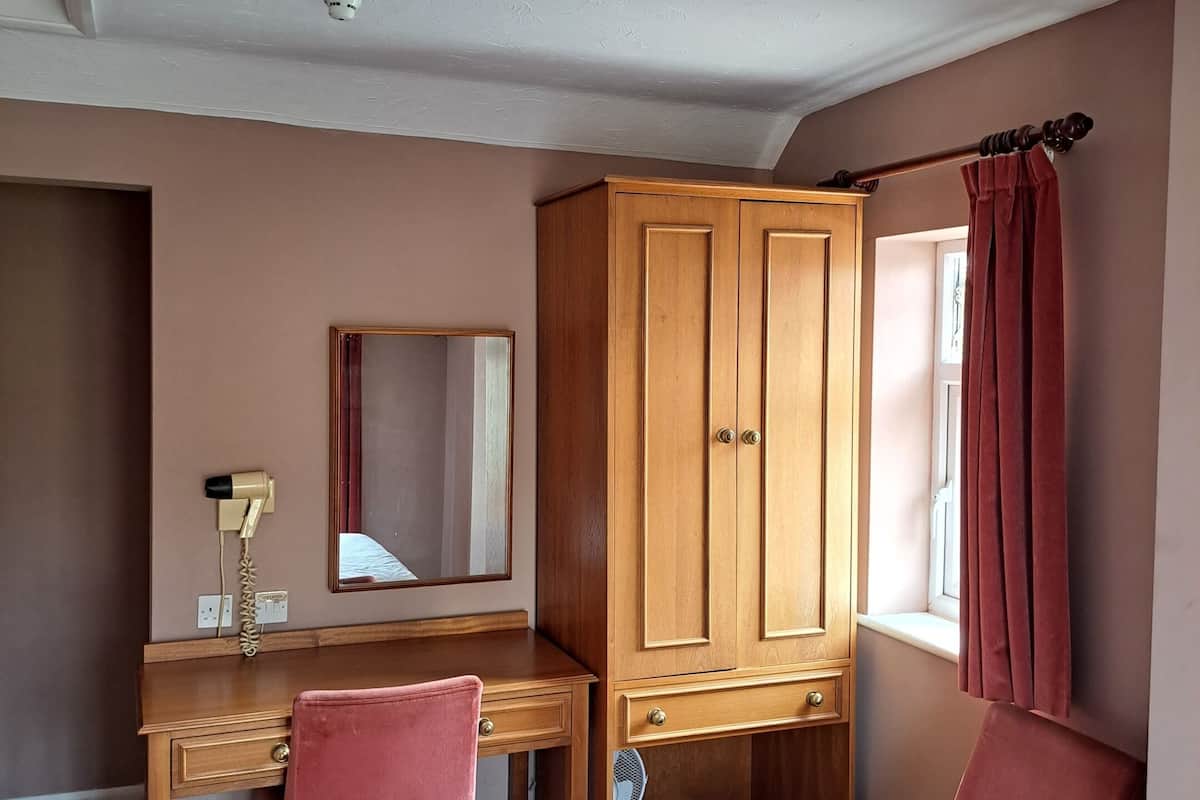 Double Room | Desk, laptop workspace, free WiFi