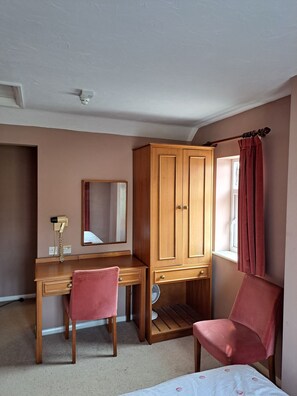 Double Room | Desk, laptop workspace, free WiFi