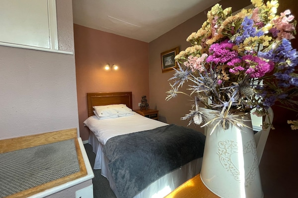 Bureau, espace de travail pour ordinateur portable, Wi-Fi gratuit