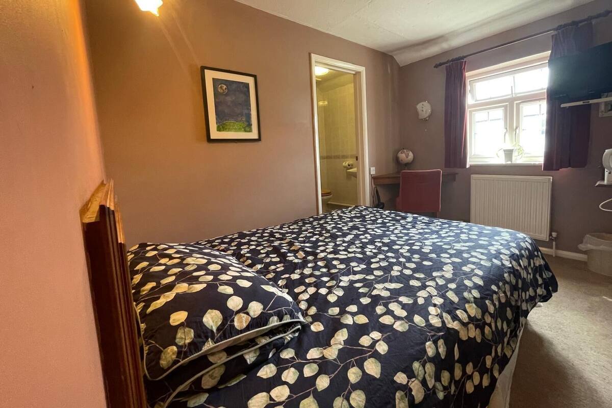 Double Room | Desk, laptop workspace, free WiFi