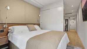 1 bedroom, iron/ironing board, WiFi (free), bed sheets