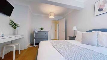 8 bedrooms, iron/ironing board, WiFi, bed sheets