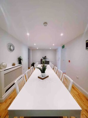 Dining - Amber House - Stunning 8 Bedroom House (Gorleston-on-Sea)