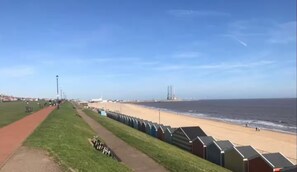 Beach - Amber House - Stunning 8 Bedroom House (Gorleston-on-Sea)