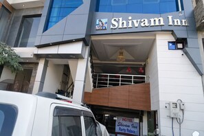 Front of property - Hotel Shivam Inn Agra (Agra)
