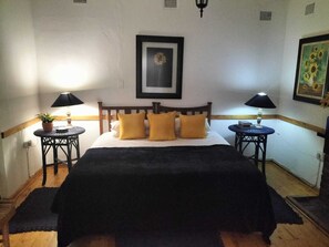 Business Twin Room, Balcony, Garden View | Iron/ironing board, free WiFi