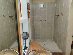 Basic Double Room | Bathroom | Hair dryer, towels, soap, shampoo