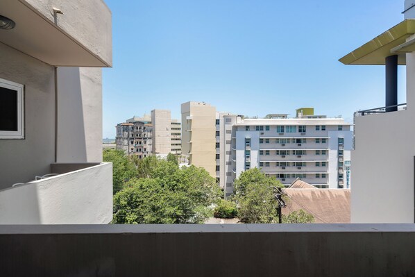 المنطقة المحيطة بالمنشأة