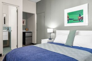 1 غرفة نوم ومكواة/لوح كي وسرير سفر وواي فاي مجانًا