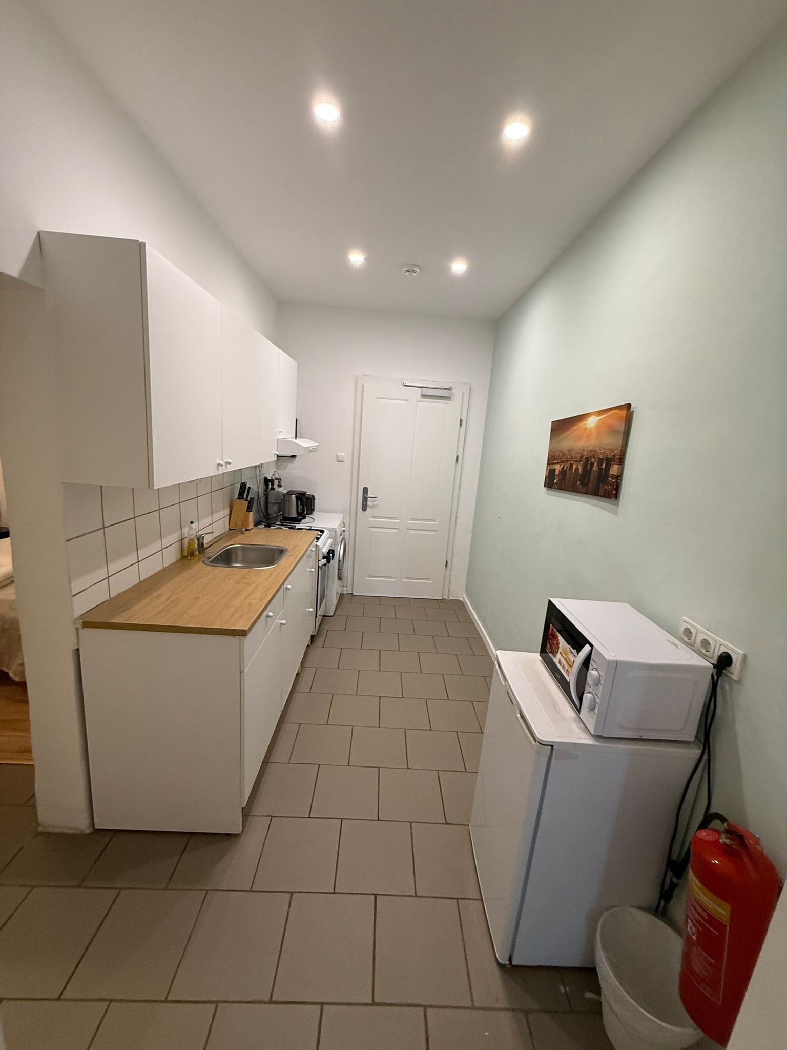 Apartemen Basic | Dapur pribadi | Lemari es, microwave, oven, dan kompor