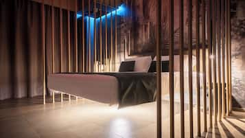 Suíte superluxo, piscina particular | Cofres nos quartos, espaço de trabalho para notebook, cortinas blackout