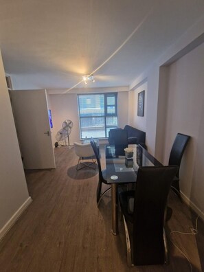 Dining - Wembley Luxury Apartment (London)