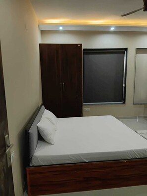 Studio, City View | In-room safe, free WiFi