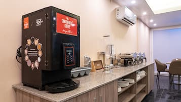 Se ofrece un desayuno bufé todos los días (por un coste adicional)