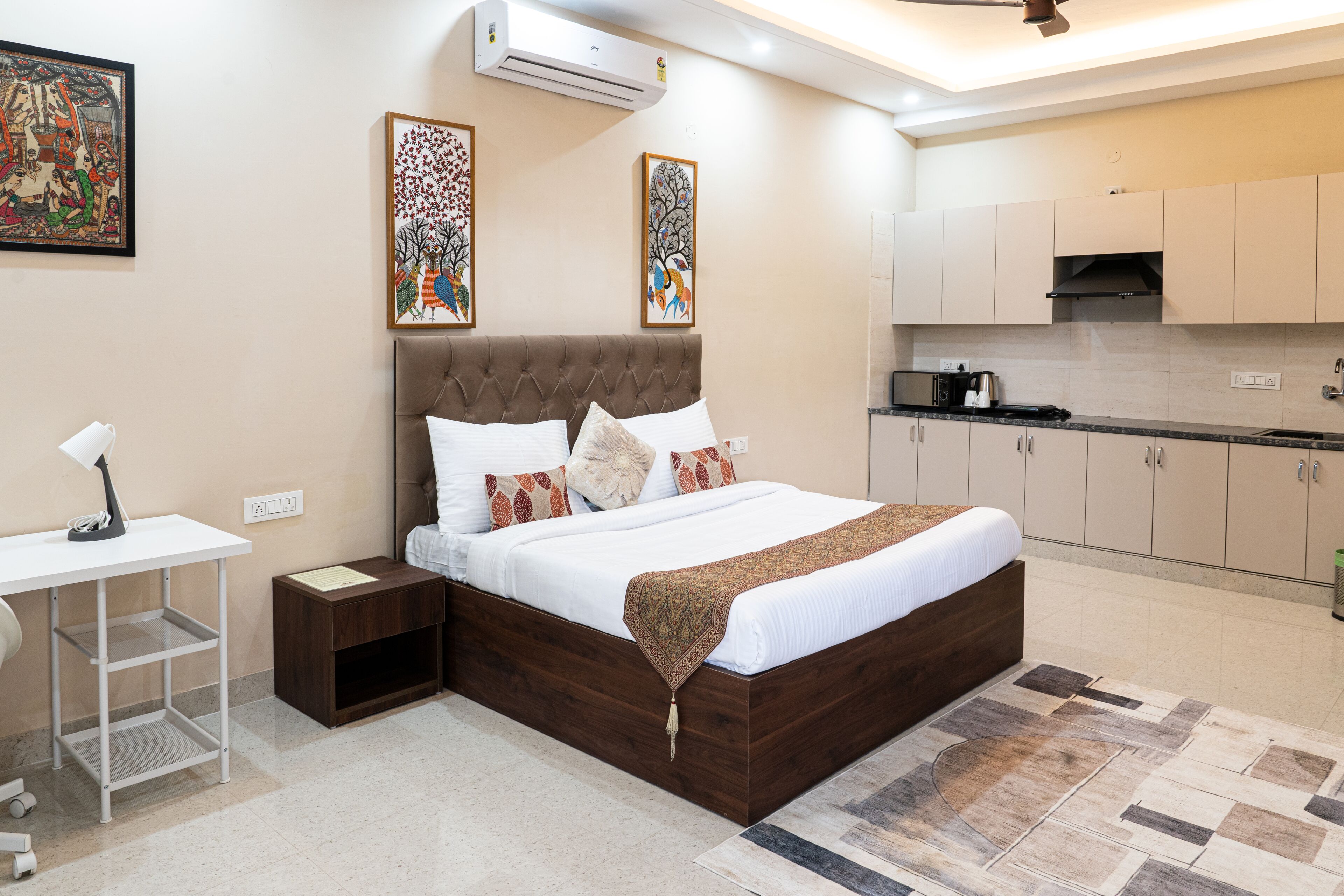 Superior Room | In-room safe, desk, free WiFi, bed sheets