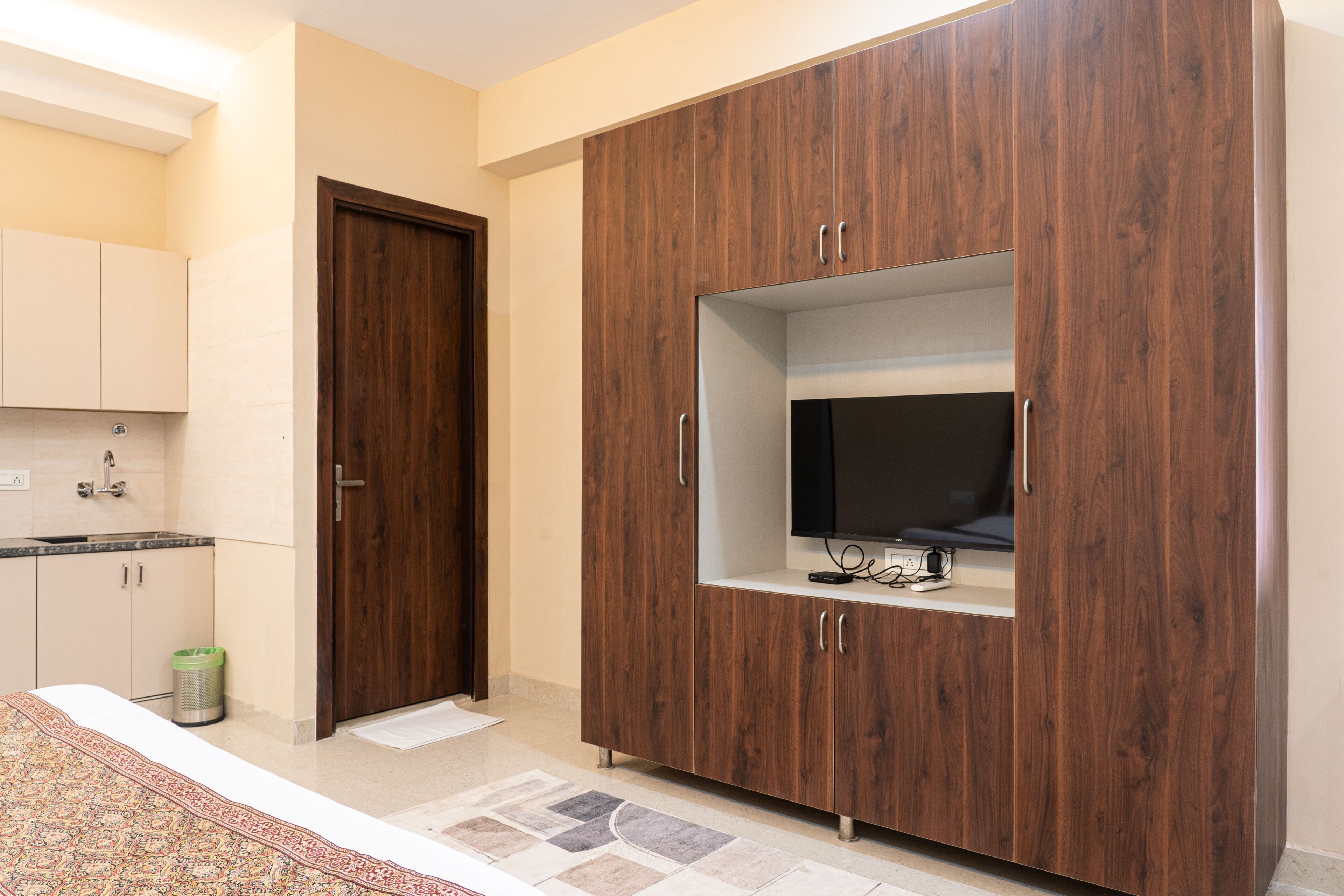Habitación superior | Caja fuerte, escritorio, wifi gratis y ropa de cama