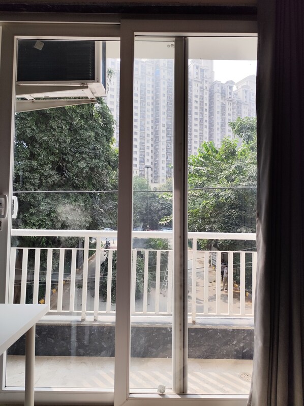 Estudio, vista a la ciudad | Balcón