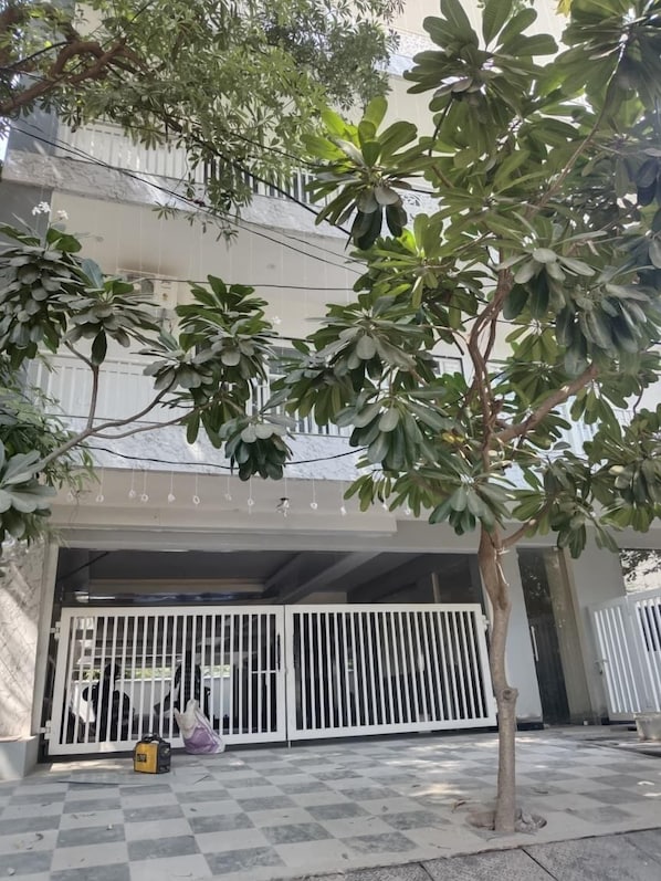 Front of property - The Hoften Enkay Residency DLF Galleria (Gurugram)