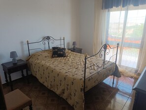 3 chambres, fer et planche à repasser, Wi-Fi, draps fournis