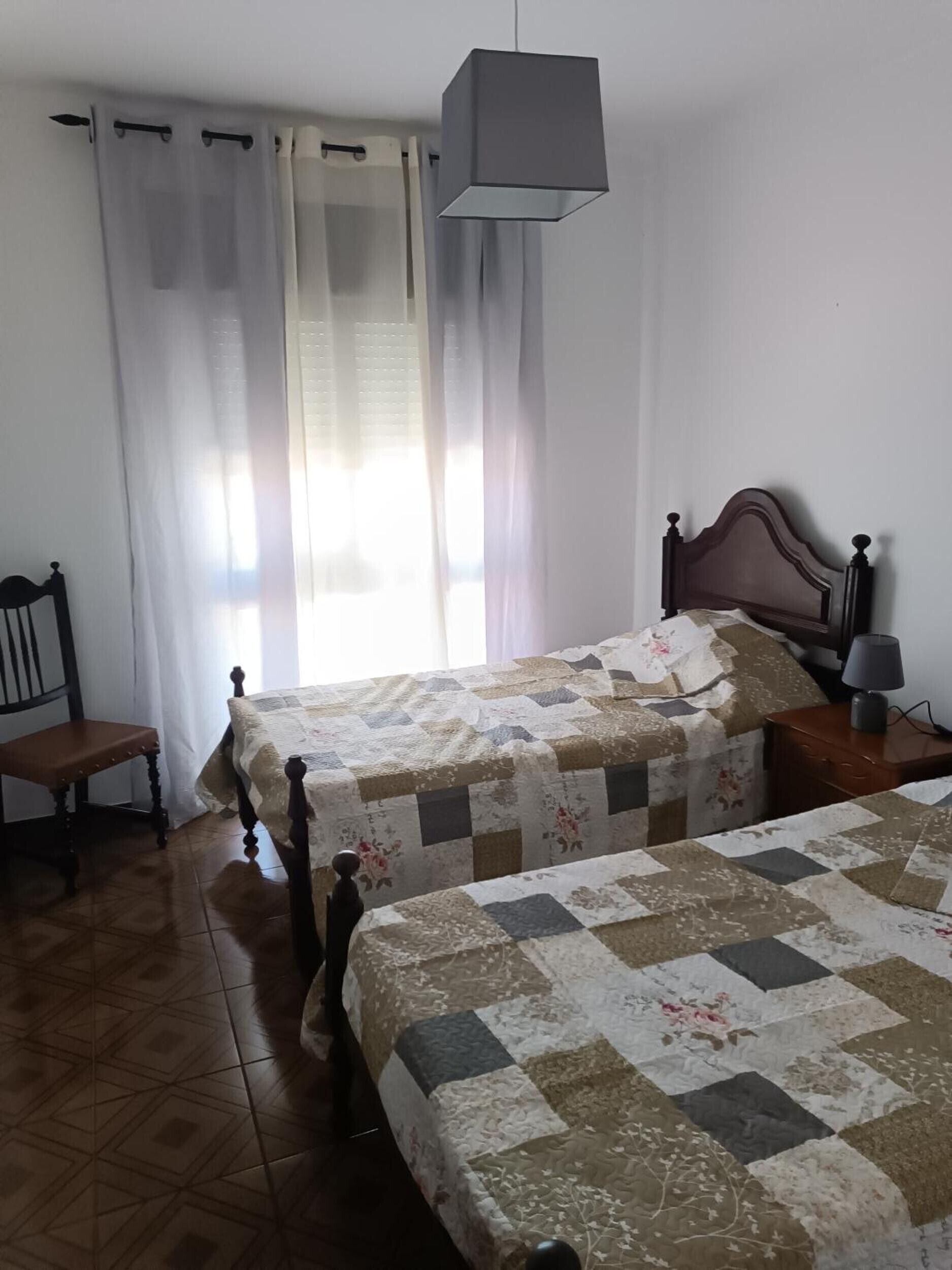 3 dormitorios, tabla de planchar con plancha, wifi y ropa de cama