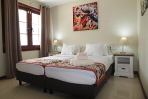 3 bedrooms, bed sheets