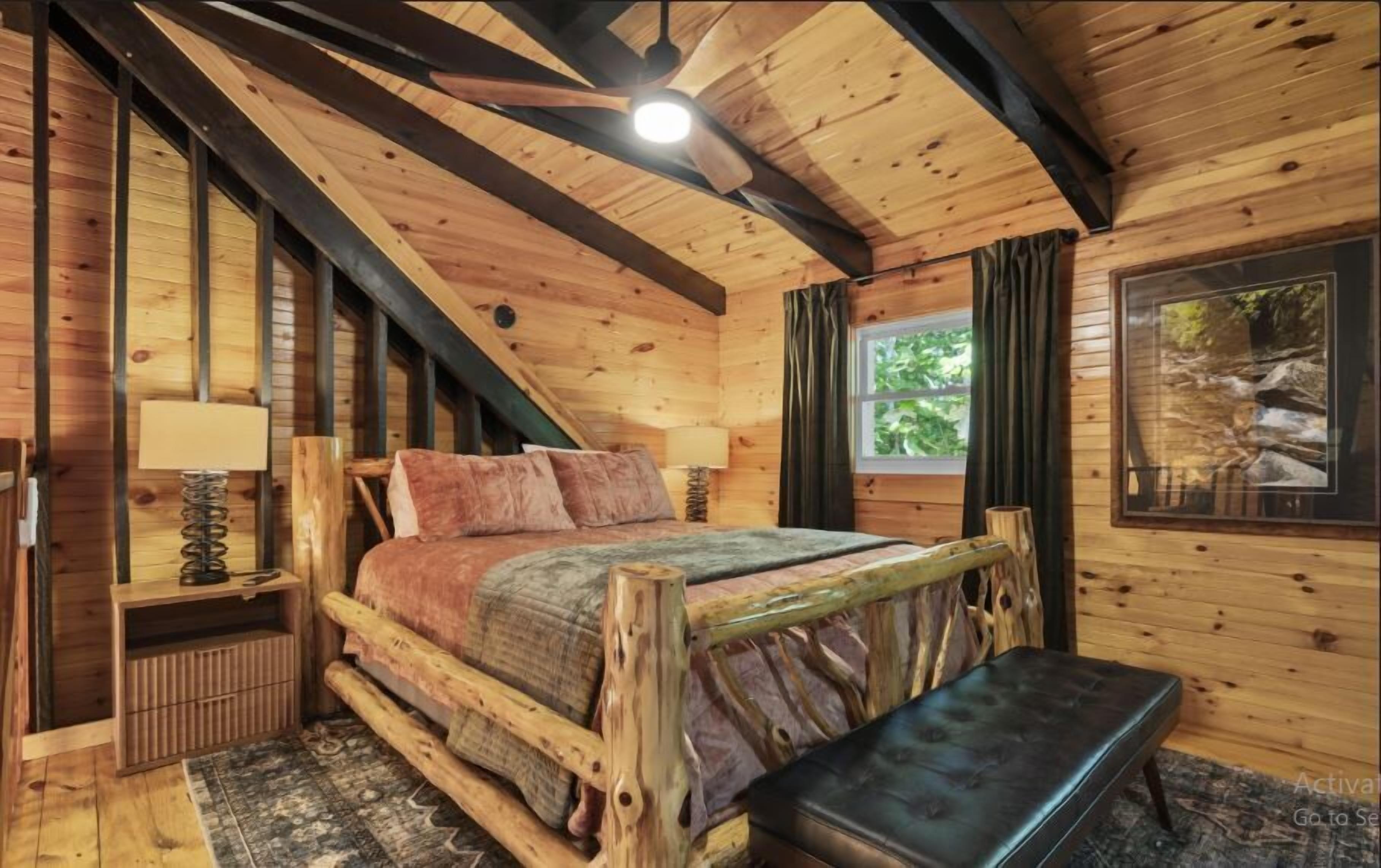 Cabin, 2 Bedrooms, Kitchen, River View | Meja, ruang kerja komputer riba, langsir/tirai gelap terus 