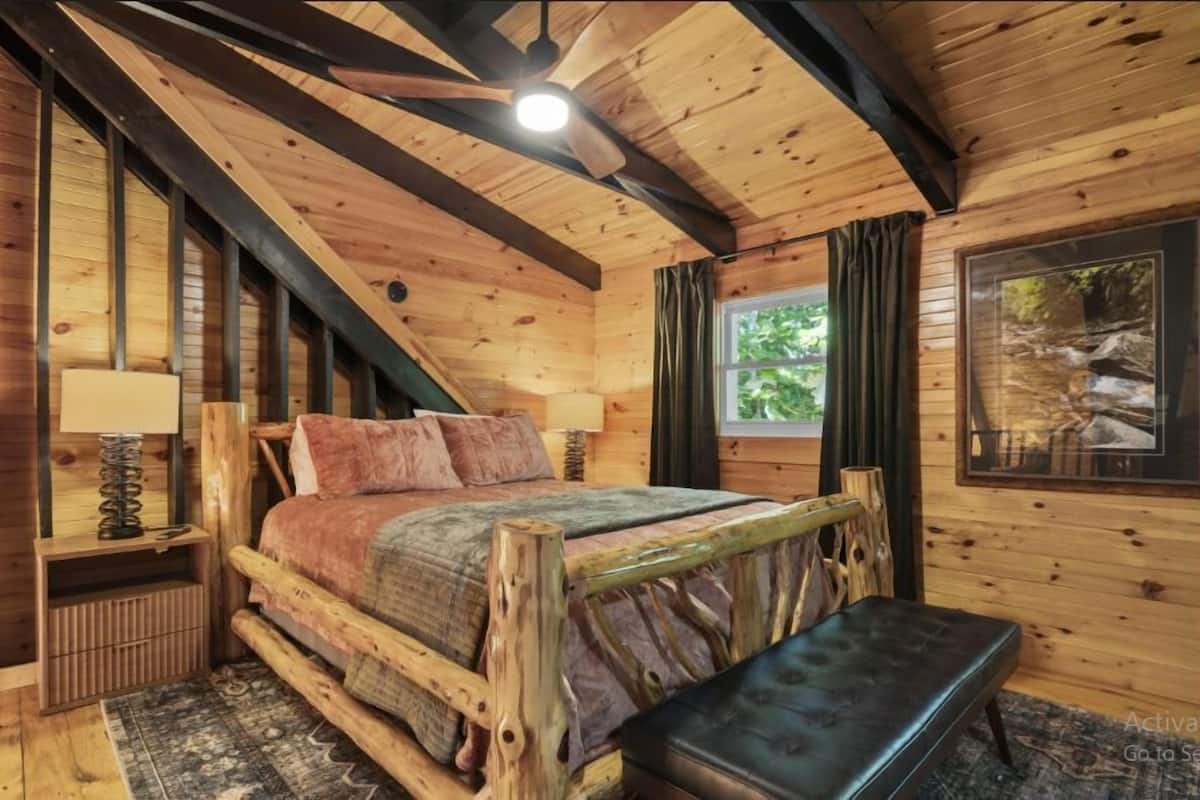 Cabin, 2 Bedrooms, Kitchen, River View | Desk, laptop workspace, blackout drapes, free WiFi