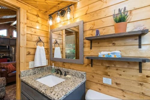 Cabin, 1 Bedroom, Kitchen, River View | Bathroom | Shower